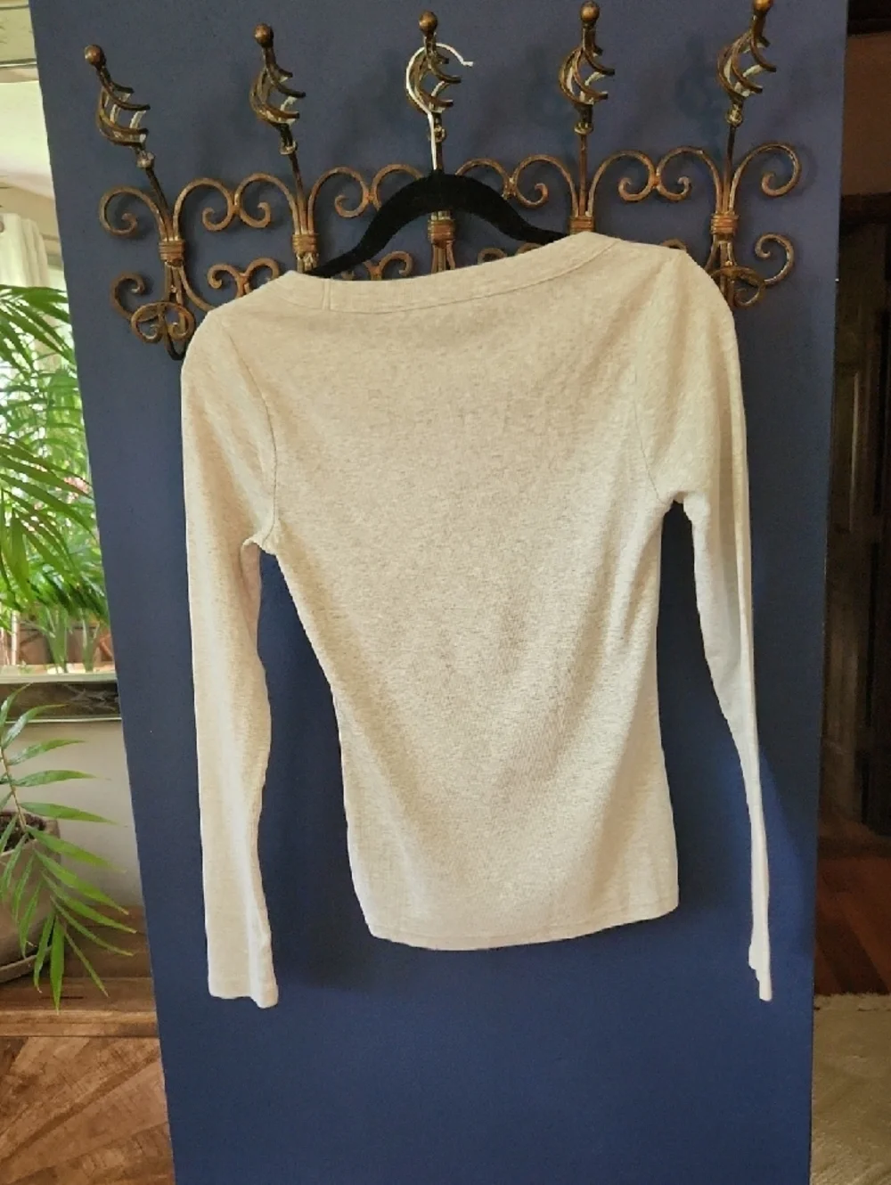 Banana Republic Light Heather Gray Ribbed Scoop Neck Long Sleeve Tee - Picture 3 of 3